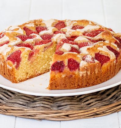 strawberry cake desktop