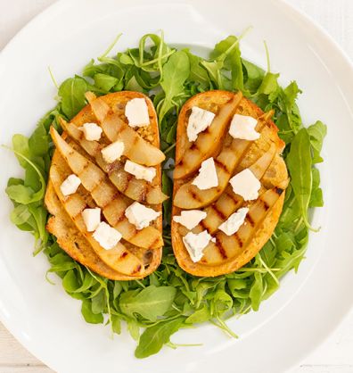 pear walnut and gorgonzola bruschetta desktop