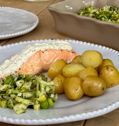 Poached Salmon with Garlic and Cream Cheese Sauce