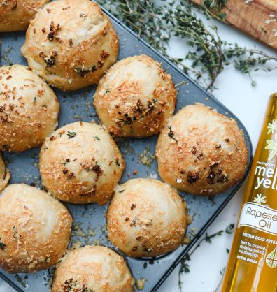 Mellow yellow cold pressed rapeseed oil for breadmaking