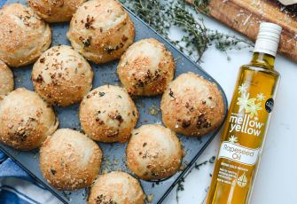 Mellow yellow cold pressed rapeseed oil for breadmaking