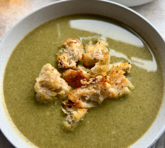 Green and beans soup with cheesy sourdough croutons