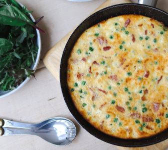 High protein cheese, bacon & pea frittata