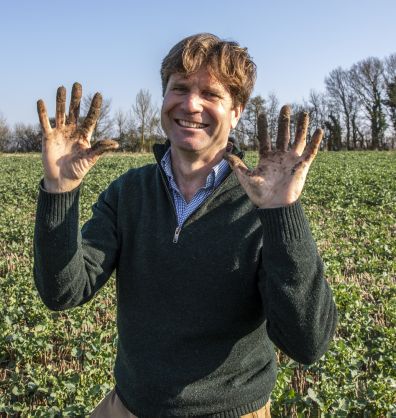 Duncan mud on hands
